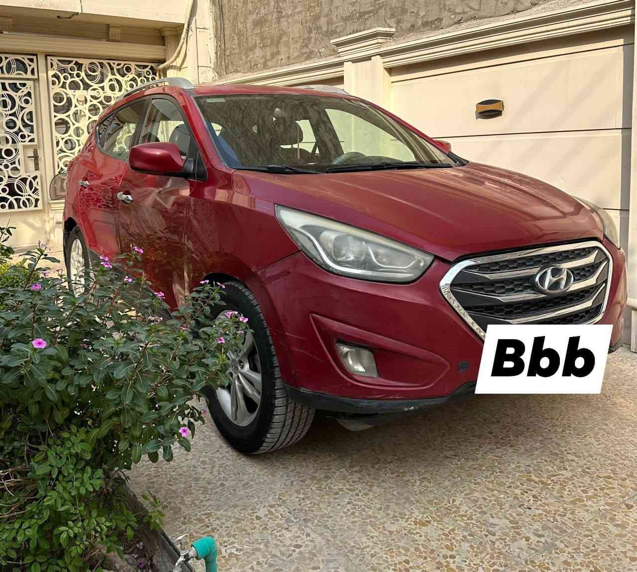 توسان وارد امريكي 2011✳️
محرك 2400 لوك لامبدل ولاشي ❇️
ماشية 100 كيلو❇️
 تبريد ثلج منظومة جديدة كاملة بالصيف شديتها❇️
صدرها نظيف مصلحة على ايدي ❇️
باتري جديد ❇️
 حادثها الركن الامامي بالجاملغ جهة السايق شرط بدون دواخل
 بيها رشات صبغ بالبيبان وشوية جراد بالبنيد والقمارة يعني ترتبها على ايدك تطلع فوول 
كشناتها والغرفة الداخلية بلادي لاتحتاج دوشمة ولاشي❇️
السيارة بغداد باسمي احول لك ثاني يوم ❇️
مكاني بغداد السيدية ❇️
السعر 115 ورقة حتى لااتعبك الشراي يراسلني ومااقصر ويا ❇️

الرقم واتساب او رصيد 
***********
غير متواجد على الفيس
