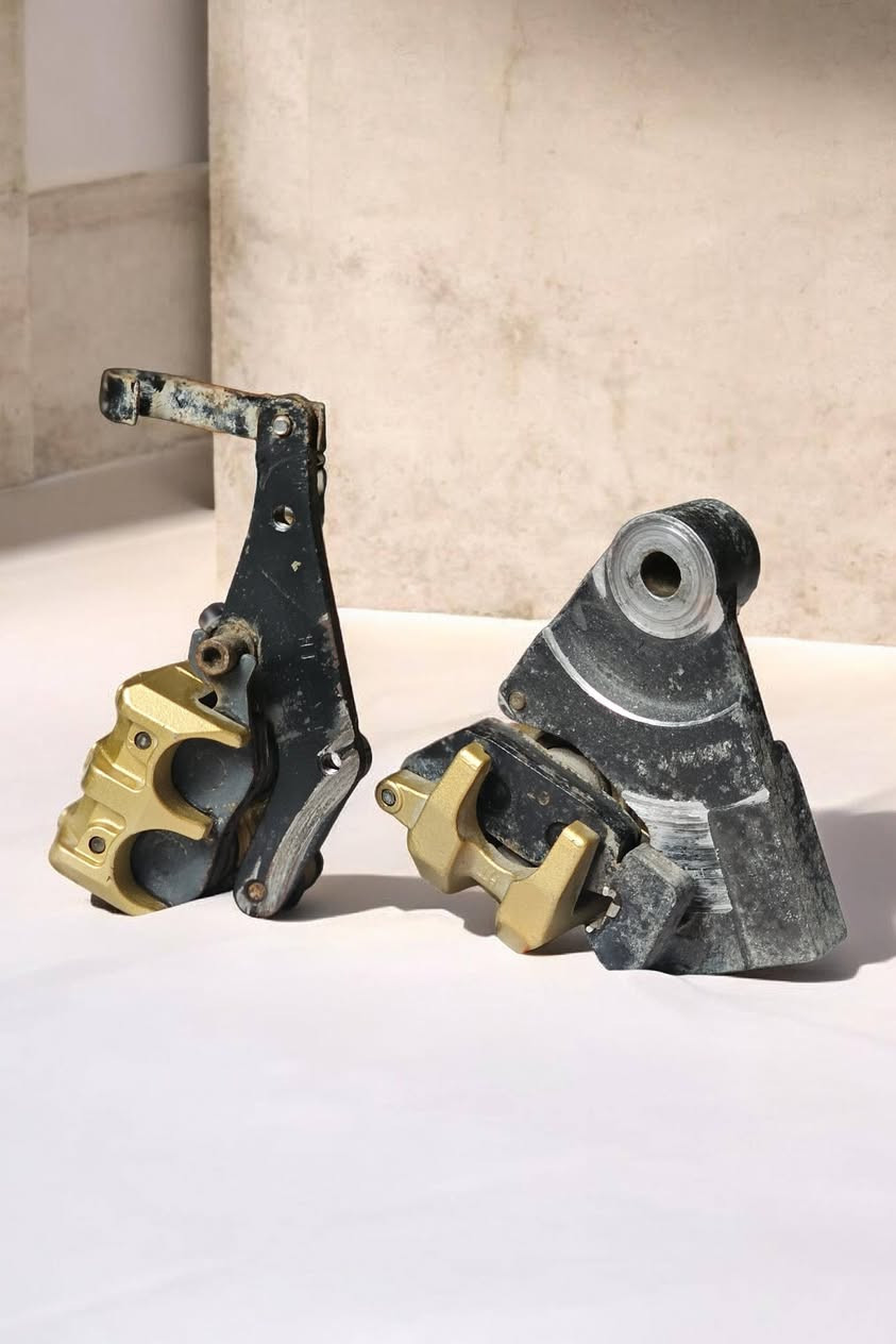 فج عدد ثنين مال تفصيخ اصلي دايوان امامي و خلفي مستخدم و نظيف كلش على الفحص تاخذه تشحمه و تشدة على دراجتك هوة و دسكاته الاصليات للبيع السعر كامل 85,000 الف توصيل موجود لأي محافظة مكاني كربلاء للتواصل
***********
