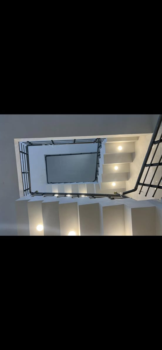 السلام عليكم 
بيت 🏡 للبيع مساحة ١٠٠ متر واجهة ٥ متر ونزال ٢٠ مدخلين 
حيّ الجهاد ديوان المخابرات بضهر شارع ٦٠ مباشرتا موقع ممتاز 
بناء حديث ومنفصل وليس مشترك  للاستفسار
***********
