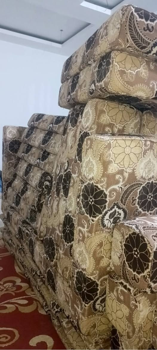 يتوفر لدينا جلسه عربية مستخدمه 14متر كويتي درجة اولى.
دوشك 7سم سفنج ريبون عدد7👈مخاد عدد7👈تجواة ظهر سفنج مضغوط عدد 12👈زوايا عدد2.

ملاحظة: تتوفر لدينا كافة أنواع التكيات.
العنوان : ذي قار٠ قضاء الشطرة 
الحجز والاستفسار الاتصال على الارقام التالية:
            *********** اتصال          *********** واتساب
تتوفر خدمه توصيل لجميع أقضية ونواحي ومناطق المحافظة
