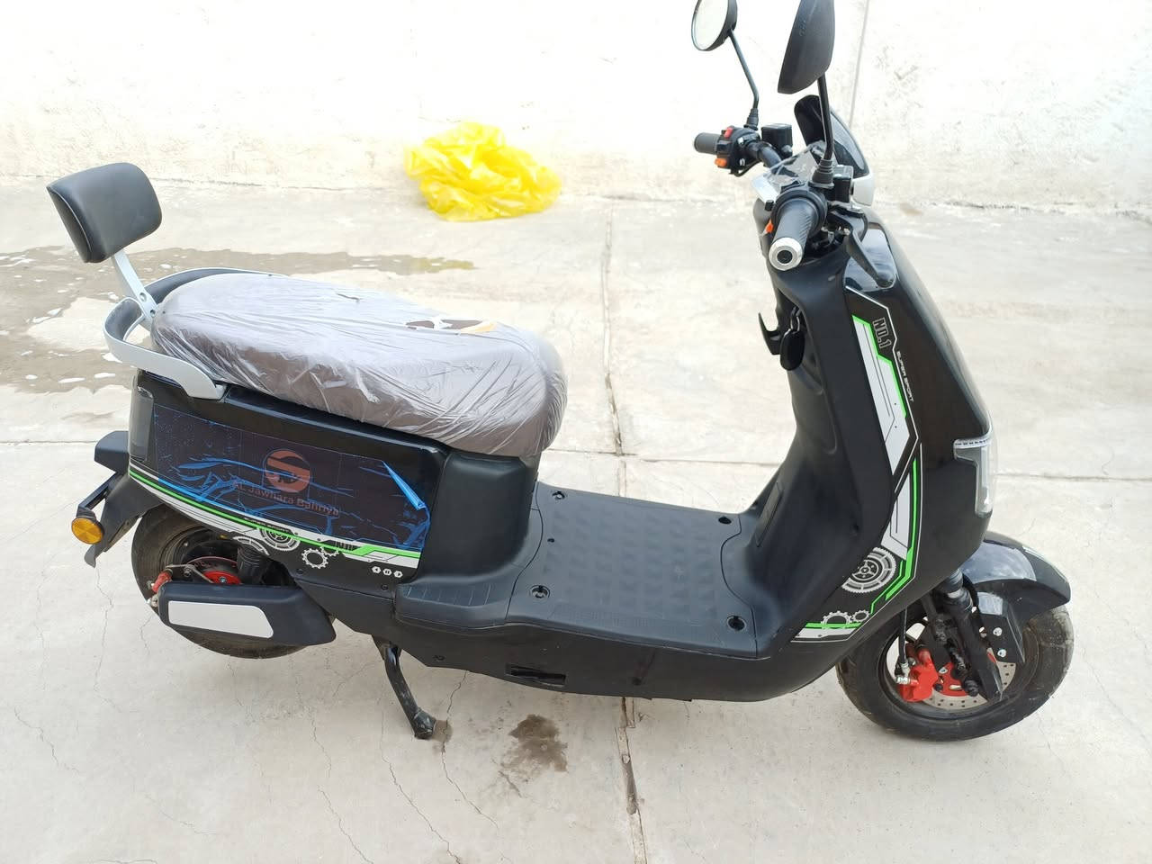 السلام عليكم .دراجة رانج جوهرة جديدة صار اسبوع من اخذتها محتاج فلوس ضروري واريد ابيعها وصل الشراء عندي وبيك خير ودلل هذا رقمي ***********
