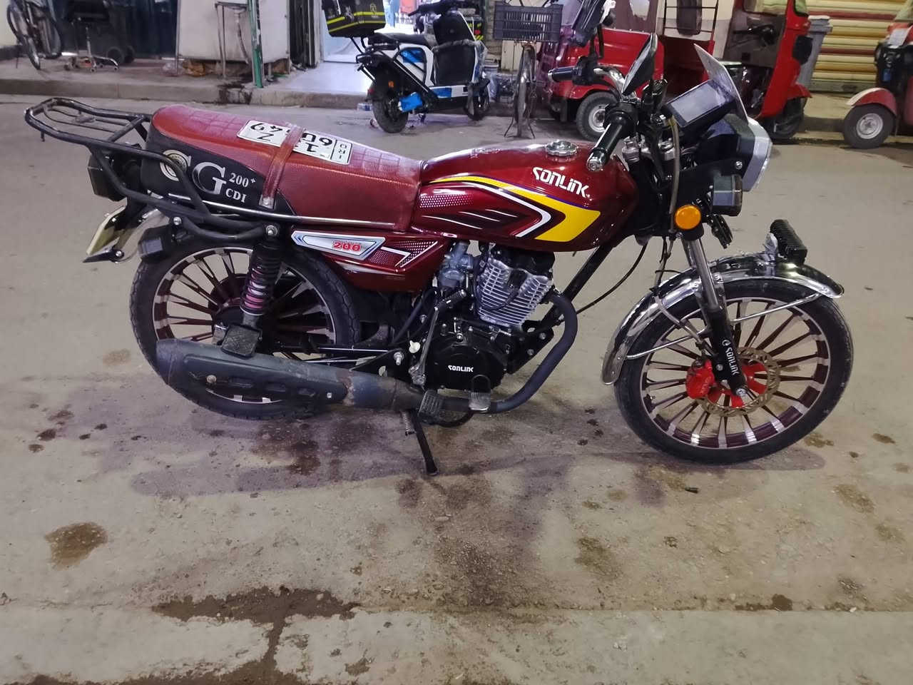 السلام عليكم دراجة ايراني 5 كير سونك اصلي موديل 2023 شكل 25-26 مكينه 200 مرقم بغداد انكليزي سنوية مدتها 2030 
السعر 1800 وبيها مجال الشراب والمايعجبه لايكسر بحلال العالم تحويل بلغزالية ***********
