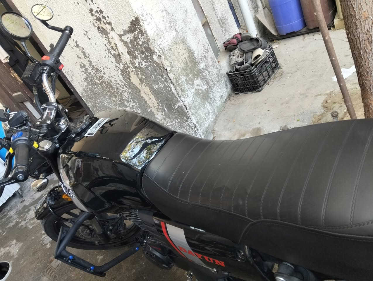 دايون لاتي موديل 23 رقم بغداد كامله اي نقص مابيها مكينته مكفوله المكان البياع الشرطه الخامس السعر مليونين و 400 
الرقم ***********
وتساب موجود
