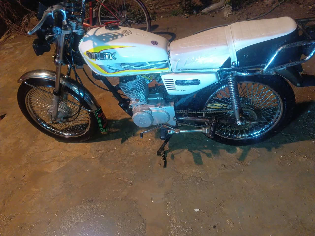 سلام عليكم دراجه نامي ابرو 2018 دراجه نضيفه محرك اخرس لا صرف ولابخار  كهربائيات كله شقاله بس عايزه بادري ***********
