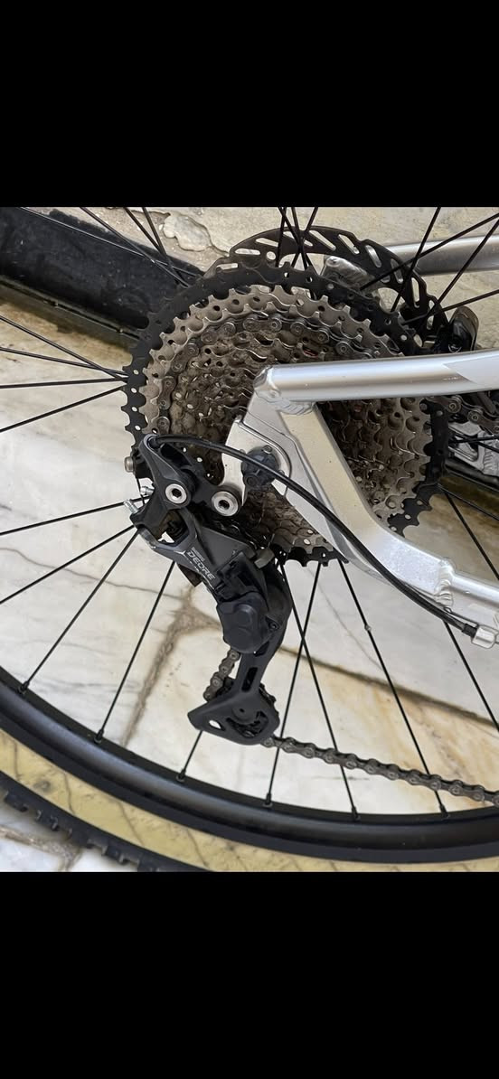 سلام عليكم.
دراجة 🚴‍♀️ البيع. ماركة. iTOOK
باله. حاوية
حجم 29   . 
معدن فول المنيوم. صب 
وزن خفيف 
مواصفات دراجة 
سيت سستم شيمانو ديور حديث
فريم مضلع 
وايرات دفن  
مكينة. خلفي 10 
بريكات دهن هدروليك 
دبل تحكم قفل فتح ب سكان 
سكان قياس ٨٠ حديث 
تايرات كتان أصلي بلادي يتحمل أوزان. ثقيلة 
ويل طبقتين يتحمل أوزان ثقيلة 
كمبليون امامي خلفي
بايدر براكيت حديث 
دراجة. كلشي بيه بلادي سرج بايدر. قاطعه مطارة كله بلاد. 
عنواني بغداد الدورة شارع كفاءات 
***********
