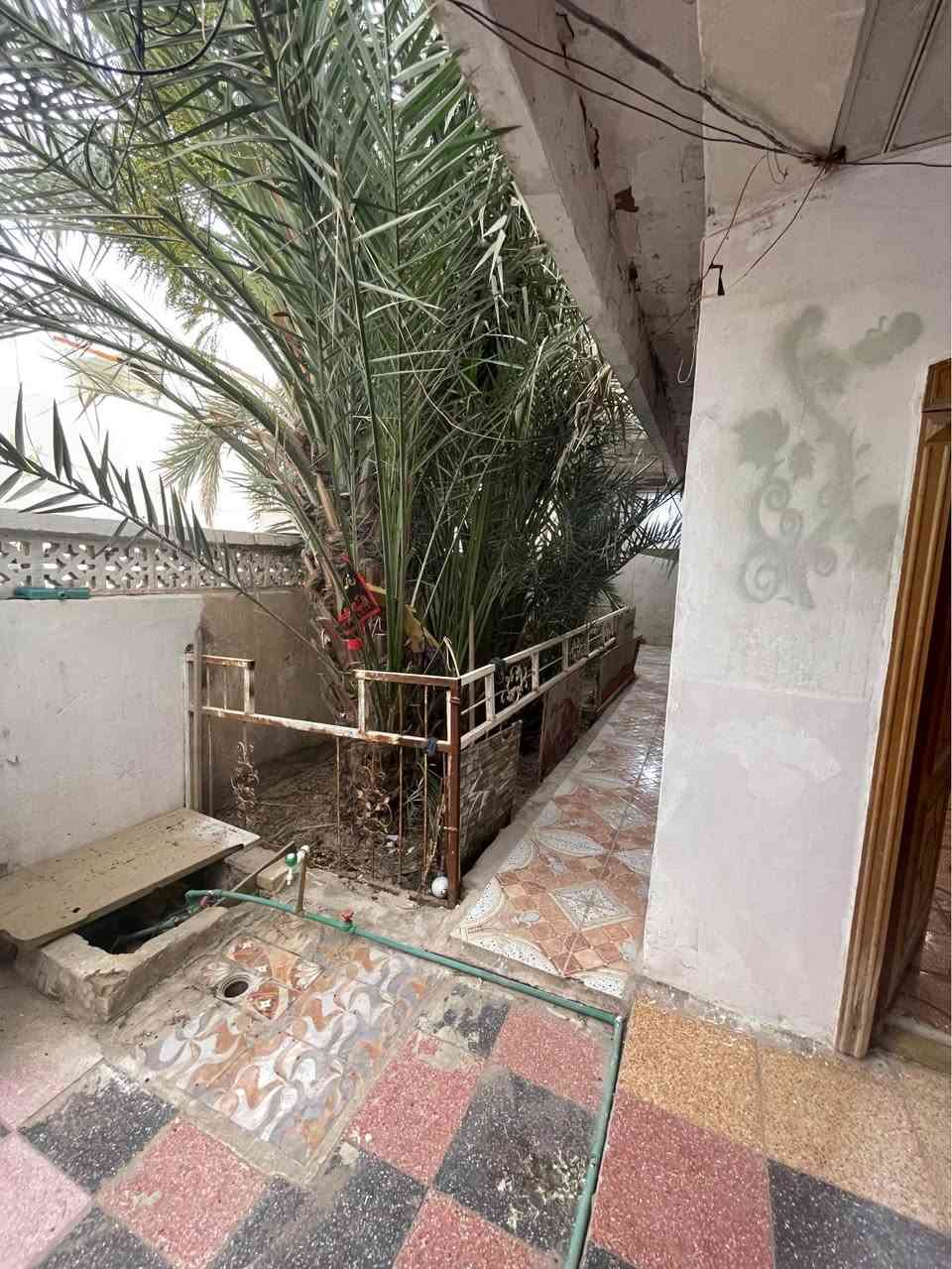 بيت طابو صرف بناء كله طابوق مسلح صب تنومه شارع المصرف شارع فرع مقرنص وتبليط المساحه 265 طابقين للتأكيد طابو صرف مو زراعي للاستفسار اكثر *********** شط العرب, البصرة
