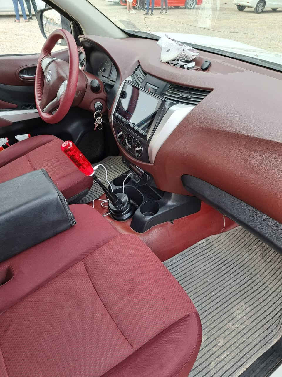 سلام وعليكم ورحمه الله وبركاته
سيارة نيفاره للبيع موديل 2016
كير ومحرك كفاله 
تبريد تدفئه كفاله 
كير عادي 
الاستفسار 
***********
