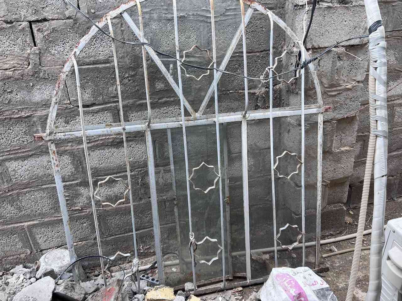 شبابيك للبيع نضيفات حيل السعر خاص او اتصال***********
