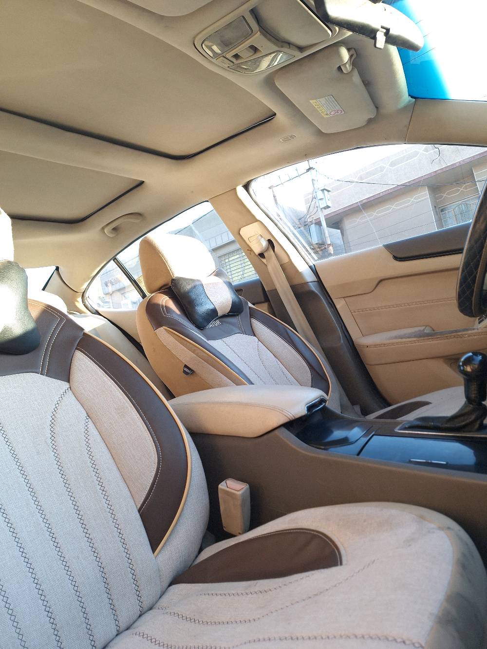 سلام عليكم كية كاتنزه مديل 11خليجي 
مواصفات فول واحد على واحد 
بصمه وسقف بل رومه كشنتات كهربائي تبريد قطعتين مري شفط على تخم تاير جديد 
(((البيه ضربه جاملغ وصبغ حزام للجماله فقط واكو صور 📷 مال قبل الضبغ وضربه )) 
مكان بغداد سيدية 
تحياتي للجميع 