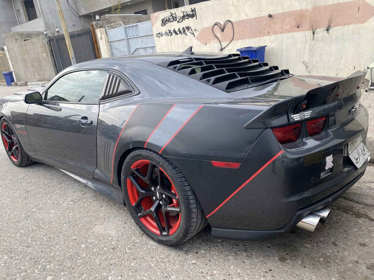 كمارو موديل 2010فول فول بيها مكانين صغار صبغ كير محرك شرط v8شرط تحويل او وكاله سعر خاص ما متواجد على الفيس هاذه رقم التليفون ***********
