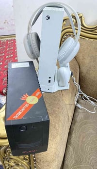 Xbox sears s مع كل ملحقاته مع اشتراك كيم باس 6اشهر التمت سعر 650   077...