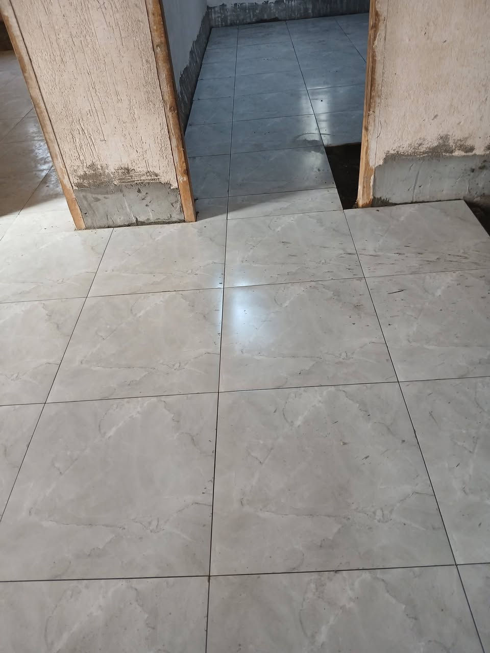 كادر عمل سيراميك ولبورسلين ومرمر بسعار مناسبه ***********
