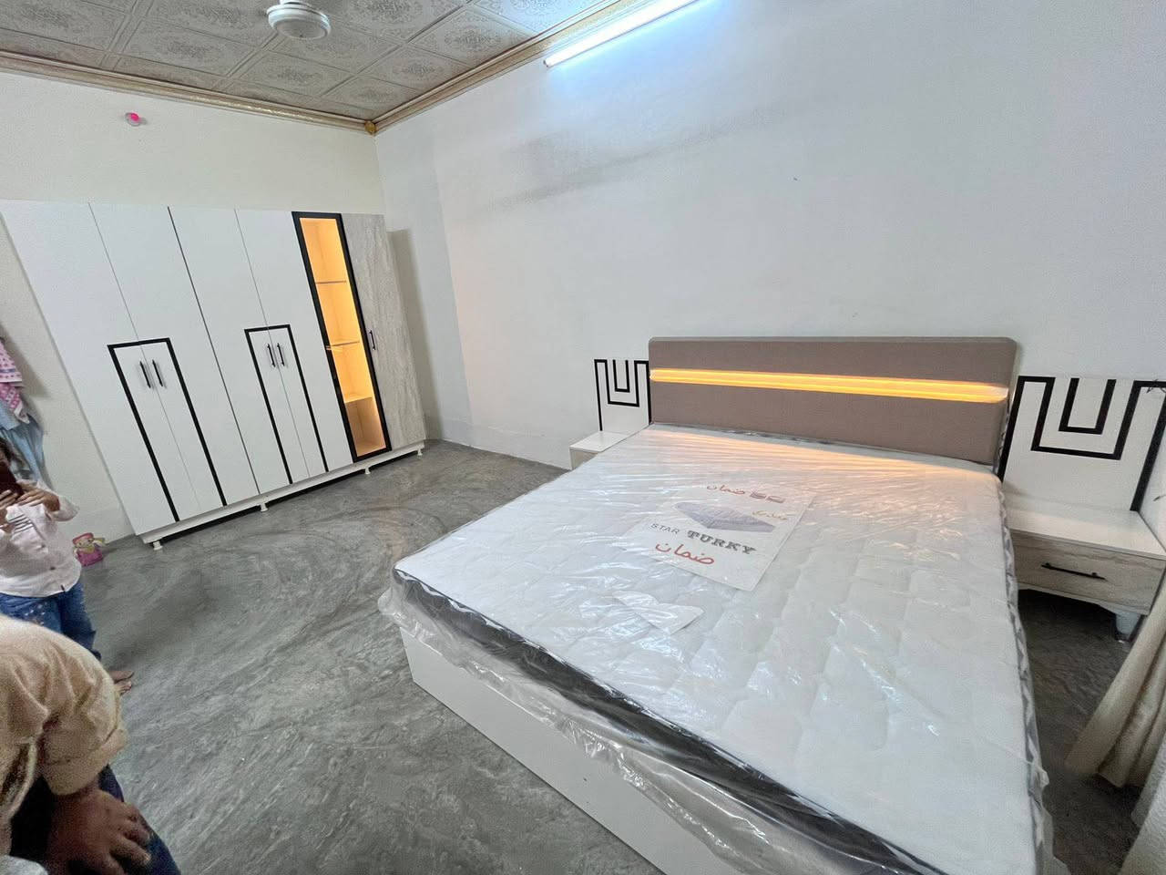 من معرض وموبليات اميد 
انسب أسعار لدينا افتر سوك بل أخير تعال يمنا وأحكم بنفسك
💥💥📣📣📣📣
يتوفر لدينا غرفة نوم 5 قطع و غرفة نوم 6 قطع وغرفة نوم 7 قطع وغرفة نوم 8 قطع وغرفة نوم 9 قطع وغرفة نوم 10 قطع وغرفة نوم 11 قطع كل موديلات غرف نوم متوفر لدينا أكثر من 200 موديل  من غرف
يتوفر لدينا غرف نوم شبايي

دوشك نفرين أكثر من 10 موديل 
دوشك نفر واحد أكثر من 10 موديل

قريولة خشب و حديد
وسفري تركي و عراقي و صيني 

تعلاكات أكثر من 21 موديل

طبلاة أكثر من 50 موديل
خماسي و ثلاثي و رباعي 

كنتور بابين و 3 أبواب و 4 أبواب و5 أبواب  و 6 أبواب 

وكاروك اكثر من 15 موديل 

مستواليت 
امرايه عمودي
ميز مكتبي 
كراسي مكتبي 
ميز طعام🍱🍜
ميز تلفزيون📺
عش مرجوحة
عش أطفال 
طخم ديوان
قريوله طابقين
زحلكيه
مرجوحة حديقه 
ميز طعام حديقه🍴

العنوان قضاء طوز خورماتو شارع عام مقابل معرض الغدير مجاور ايوب ديكورات او مجاور علي فاتح الزراعي

بإدارة
علي عباس 
***********
***********
