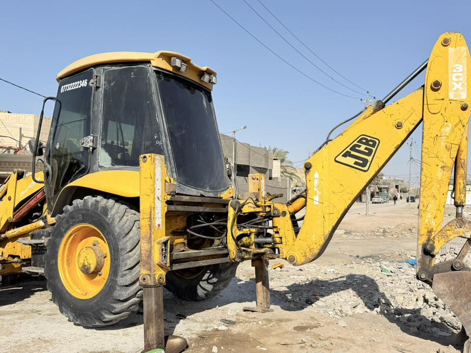 حفاره جي سي بي للبيع موديل 2004
جاهزه مجهزه 
***********
