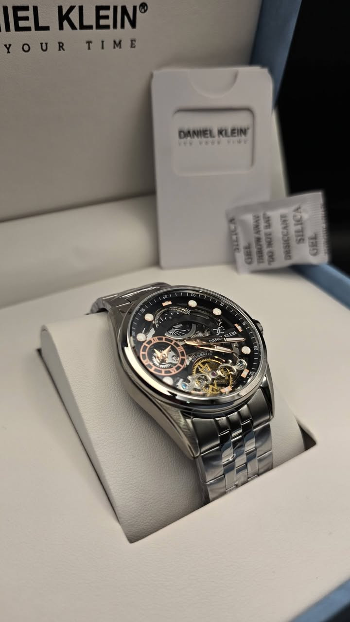 ساعة رجالية أوتوماتيك ماركة Daniel Klein 🔥
⌚ حركة Automatic (بدون بطارية)
⚙️ تصميم Skeleton يبين المكائن الداخلية
🖤 مينا أسود بتفاصيل ذهبي فخم
🛡️ هيكل ستانلس ستيل ثقيل ومحترم
✨ شكل راقي مناسب للبدلات والطلعات 

اصلية شرط السعر جدا مناسب 
مراسلة الصفحة


**إذا كنت صاحب هذا الإعلان وتريد حذفه لأي سبب، رجاءا أرسل رسالة إلى الدعم الفني**