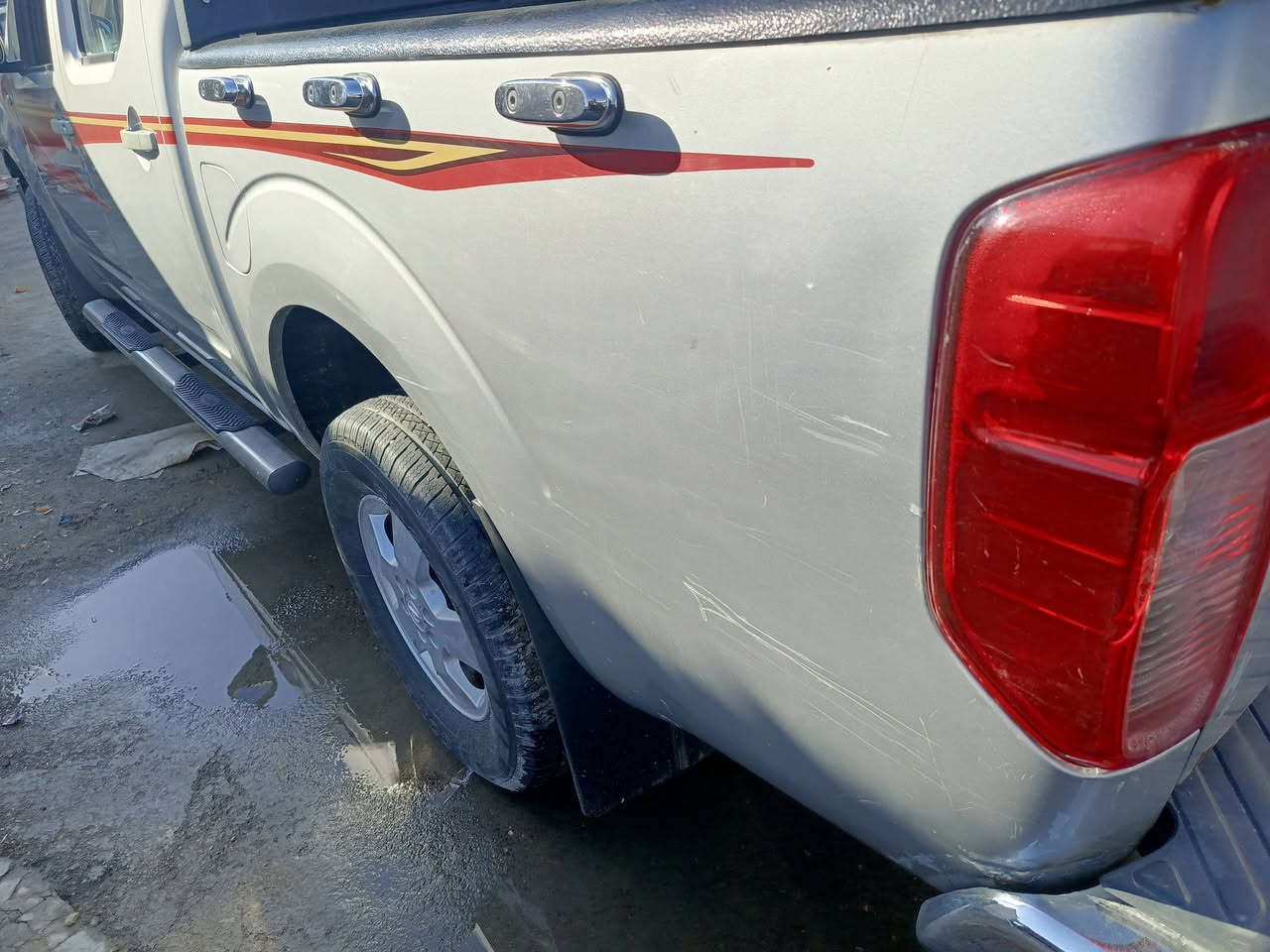 بيكب نيفارا
موديل 2009 مكفوله من الصبغ والضربه بيها بارد بسيط 

مكينه مفتوحه على أيدي كير جديد تبريد جديد صدر جديد 

تخم داير كهربائيات كلها شغاله لايت زنون 

باسمي رقم ديالى الدولي السعر 93ورقه بيها مجال موجوده في بغداد الرصافه ***********
