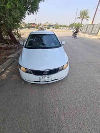 كيا سيراتو ..موديل 2011الون ابيض خليجيه .بيه كم قطعه صبغ اثر طخات خفيف...