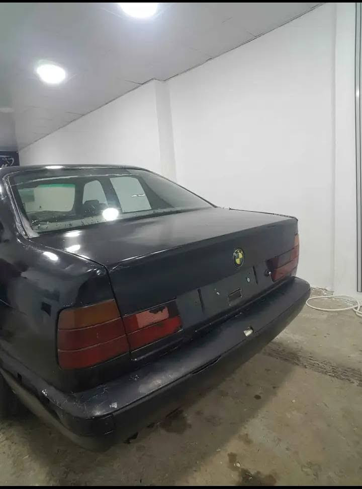 بۆ فرۆشتن. .. BMW .. سەیارەکە بێ سەرەتایە مالی مەدەنی و دزیاری بەشەرت ... رەقەم شانسی پێوەیە . .. مۆدێل ١٩٩١... مەکینە ٢٠ کەپسی دجیتال. ... گێڕ عادیە. .. کارەبای و گێڕ و مەکینە و ئەکسل بەشەرت. .. باقی بای پارەکەیە سەیارەکە. .. سعری تەنها ١١ گەلاو کەمێک مەجالی برایانە. ... نامە مەنێرە گەر موشتەرئ تەلەفۆن بکە  *********** كويسينجاك, أربيل
