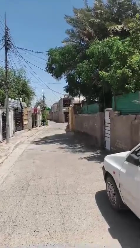 السلام عليكم يوجد بيت للبيع مساحه ١٥٠ متر جسر ديالى العريفيه حي السلام كامل خدمات مي سحب كهرباء مجاري تبليط للتواصل ***********سعر ٦٦ وبي مجال
