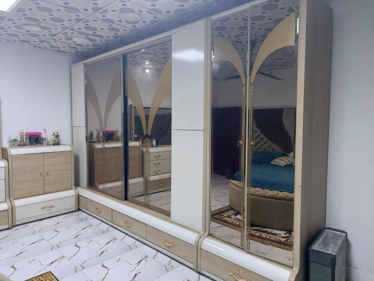 سلام عليكم غرفه البيع سعر مليون 750 بيه مجال رقم ***********
