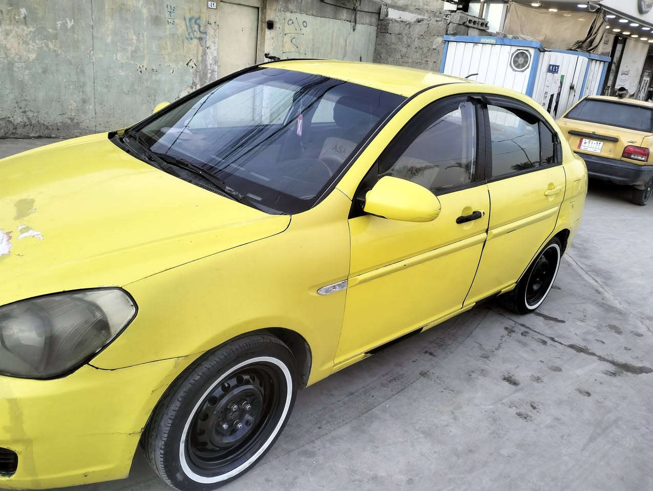 السلام عليكم
اكسنت موديل 2009 
تدفئه تبريد كير شرط 
محرك بداية صرف 
ضرر جاملغ اليمين 

شرط بدون دواخل 
السياره باسمي غرامات صفر هيئه 60 الف شرط التحويل السعر 78 ورقه وبيها مجال للطيبين 
العنوان موصل حي المنصور للاستفسار اكثر اتصل على الرقم  ***********
غير متواجد على الفيسبوك
