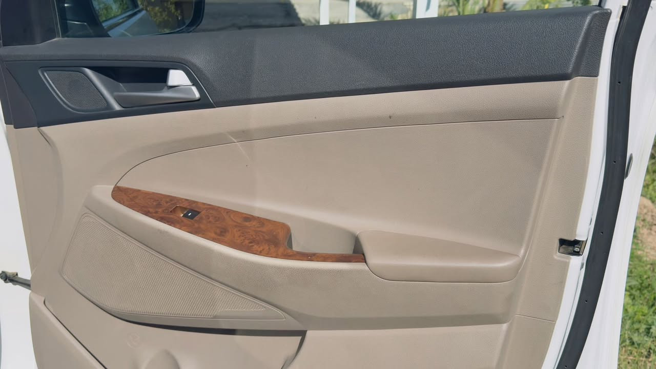 سلام عليكم
توسان موديل 2020 خليجي 
شركه الكاصد 
خمس عدسات 
حساسات 
مري شفط
محرك 2000  مكفول لا مفتوح ولا شي 
سايد بريك رجل 
سياره ماشيه ٦٨
كشنات جلد كرسي كهربائي 2
رقم بغداد نكليزي 
دوشمه كامله 
سياره جاهزه من كلشي 
سياره مكفوله 
السعر ٢٢٥وبيه مجال
مكانه بغداد
***********
