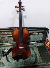 كمان ألماني نوع ماجيني  قديم جداً يتراوح ما بين "150 سنة إلى 200" سنة ...