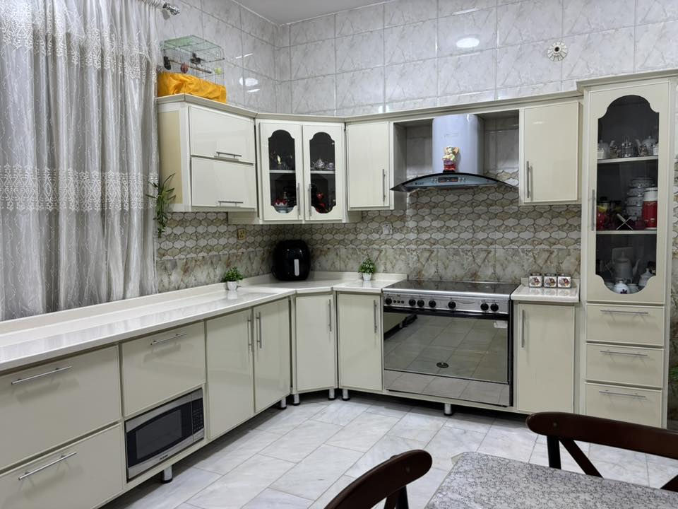 كاونتر درجه أولى للبيع الأمنيوم اخو الجديد مستعمل قليل والاجهزه طباخ شافطه مايوكرويف غير مستخدمه جديده سعر مليونين بدون أجهزه مليون مكان بابل الاستفسار واتساب ***********

