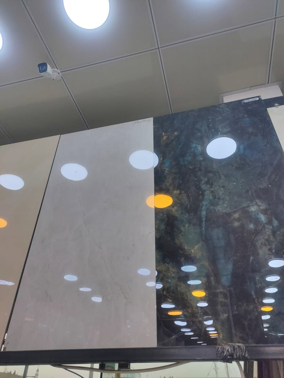 لوح هندي 120*60موديلات حديثه درجه اولئ 
لمعه فول/الرمادي الخمسه كيلو مدخل الحريه للستفسار ***********
