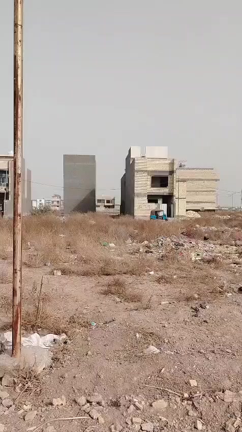 سلام عليكم ورحمة الله وبركاته قطعه ارض للبيع في مقاطعه 10/2مربع الذهبي المساحه ١٢٥م  رقم العقار 12183قطعه مميزه قريبه عله شارع ٤٠ ثالث قطعه عن شارع العام قطعه جدآ حلوه سعر خاص او اتصل على رقم الهاتف *********** علي الياسري)(شركه الثقه للعقار ) الموقع شارع ٤٠
