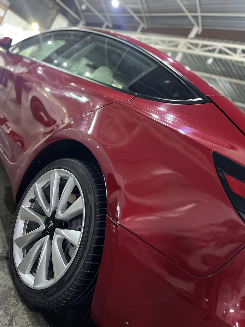 سلام عليكم
تسلا مودل 3 تك ماطور 
موديل 2023
ماشيه ٣٢ كيلو
حادث موضح جاملغ خلفي بدون ايرباك
داخل ابيض 
بانوراما على طول السياره
كشنات كهرباء وتدفئه
هيتر ستيرن
شاشه كبيره
حساسات ٣٦٠
فول مواصفات
سعر السياره ١٦٩ ورقه وبيها مجال للمشتري
***********
