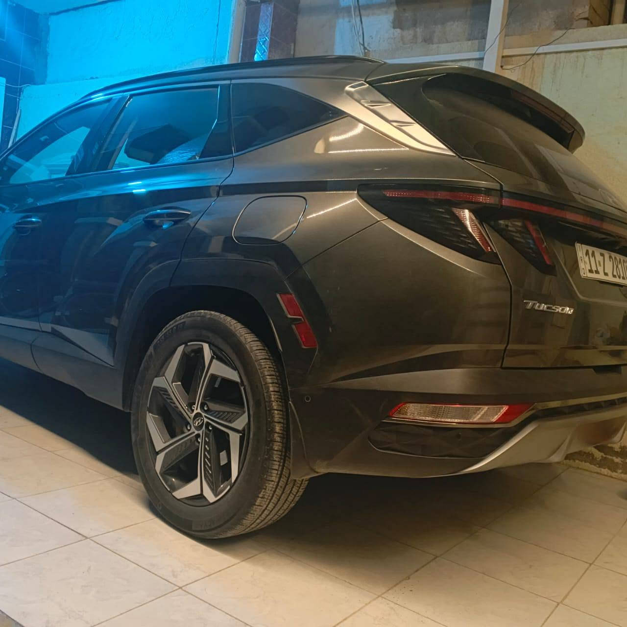السلام عليكم للمراوس فقط 
توكسان هايبرد فول اعلى فئه
٢٠٢٣ Tucson limited هايبرد
رقم بغداد 
ضرر بسيط  جداً جداً فقط حافة البنيد صبغ وبالعراق نص الباب الخلفي 
باقي السيارة كفالة  
ايرباك ستيرن 
السيارة جديدة ماشيه ٣٩ الف 
1- محرك 1600 توربو هايبرد 
2- بانوراما 
3-اربع كامرات امامي وخلفية وجانبية بالمرايات 
4- حساسات امامية وخلفية ١٢ حساس
5- رادار امامي وجانبي وخلفي نقط عمياء 
6-تتقدم وترجع بالبصمة 
7- كشنات جلد اسود وكهرباء الاماميات 
8- تبريد وتدفئة كشنات امامية وستيرن تدفئة وكشنات خلفية تدفئة 
9- كير تعليك و شفتات ستيرن 
10-خزن كشنات
11-لايتات عدسات تختلف عن العادي
12- صندوق كهرباء ومن تقترب منة يفتح  
13- داتا شو تعرض على الجامة الامامية 
14- سستم صوت Bose مع دمام بالصندوق
15-اوتو هولد
16- مساعدة النزول من المنحدرات 
17-شاحن تلبفون واير ليس 
18-حساس قراءة العين 
19-الوان داخلية تتغير ١٠ الوان بيها 
20- انارة داخلية led 
21-شحن تايب سي 
22- ويل كب حجم ١٩ 
23- شاشة كبيرة ابل كار بلي واندرويد اوتو 
السيارة جديدة ومابيها اي نقص 
مكان السيارة سكندرية للمراوس فقط
***********
