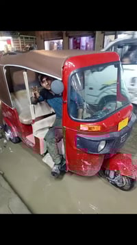 موديل 17 • حمراء • تقاطع الكهرباء المعسكر