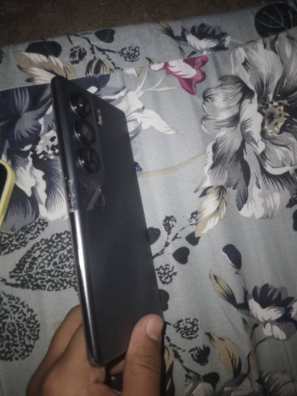 السلام عليكم
تكنو كمان 40 برو فايف جي 
رام 12+12
ذاكره 256
البطارية 5200 
بوبجي 90 فريم حقيقي 
السعر 250او بي مجال
الجهاز نضيف او كل ملحقاتو ويا بس الدكمه مالتو مكسوره او كلشي ما اتثر


**إذا كنت صاحب هذا الإعلان وتريد حذفه لأي سبب، رجاءا أرسل رسالة إلى الدعم الفني**