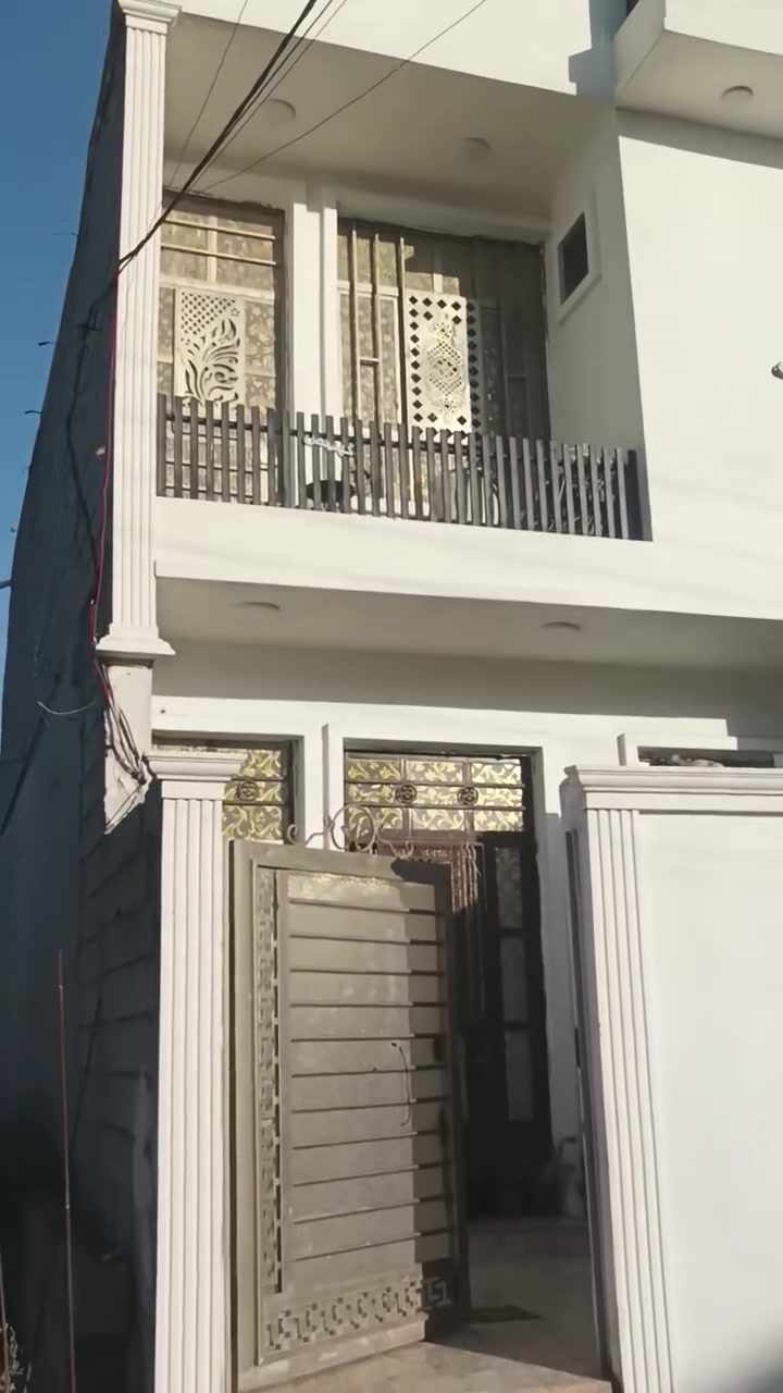 السلام عليكم دار للبيع مساحه ٩٠ متر واجهه ٥ نزال ١٨ طابو سند ٢٥ يحتوي علي مدخلين غرفتين نوم طابق ونص استقبال مطبخ حمام ارضي مرافق خارجي غرفه سويت العنوان بغداد جزيره 
السياحية بستان غالب وات ساب ***********
