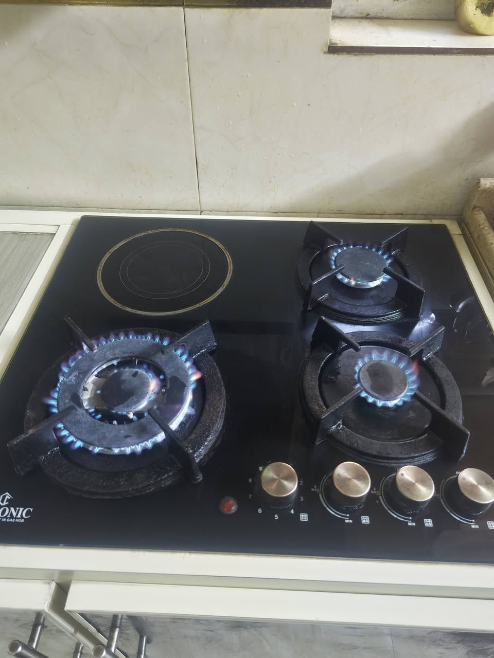 سلام عليكم/كاونتر المنيوم/اربع قطع/الكبير/مترين في مترين/طباخ ولملحق متر في متر سنك متر ونص ابيعا كامل مع طباخ ومرشحة/600/الف/لعنوان بغداد بلديات/واتساب فقط/***********
