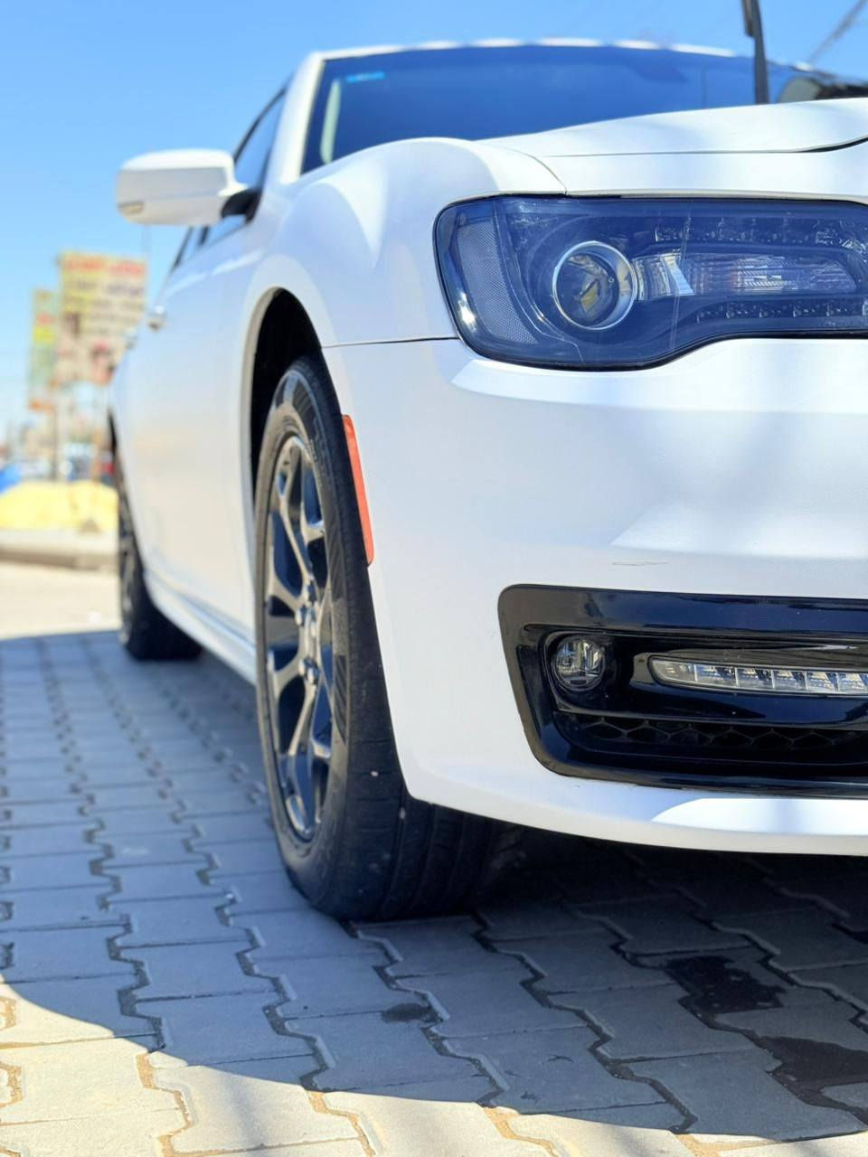 أوباما  300S .
الموديل :2021 مرمزه 2022  .   (كندي ) . 
المحرك : V6 . 3.6L .  
المواصفات : فول 
*فور ويل 
*ماشيه 40 الف  . 
* نقطة عمياء . 
* حساسات امامية .  
* ويل قياس 18 أنج . 
* حساسات خلفية . 
* شاشه كبيرة مع نظام ملاحة نفكيشن GPS .
* سستم صوت الپاين مع سماعات بريميوم .
* مقصورة الركاب من الجلد الفاخر .  
* المقاعد الأمامية كهربائية .  . 
* مقاعد أمامية تبريد وتدفئة . 
* مقاعد خلفية تدفئة . 
* ستيرن كهربائي . 
* تدفئة ستيرن . 
* محدد سرعة . 
* تلفون بلوتوث . 
* كاميرا خلفية .
* مرايا متحسسة للاضاءة العالية .
* دخول ذكي (بصمة) .

*سعر 235 ورقه بيها مجال 

رقم *********** واتساب + هاتف 
مگلف بالنشر غير متواجد
