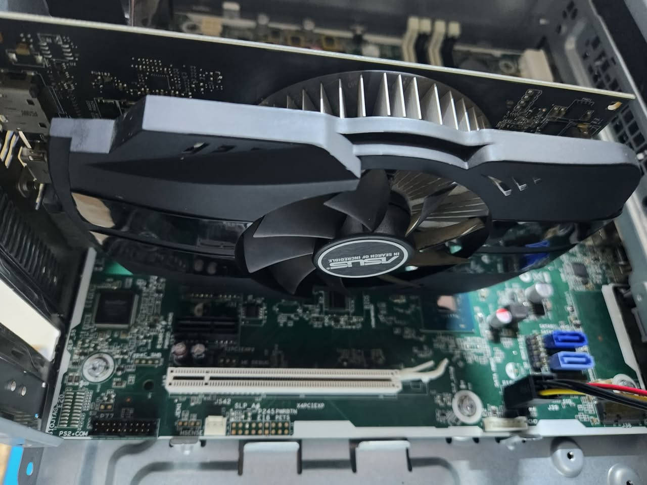 🔥 قطع متوفرة مع توصيل 🔥

🎮 GTX 1050 Ti
سعر 65 (لا تعدين ولا امزون )

🎮 GT 710
السعر: 25 مع توصيل

معالج 
Intel i5-6500 (جديد)
السعر: 35

مذربدورد 
H110-4S (جديدة)
السعر: 35

 رامات 
RAM 16GB DDR4  2133MHz
السعر: 55

 كيبورد 
GK70 Gaming Keyboard
مع الكارتون، مريحة جداً وشكلها مرتب وضخم وهم بي نايلونه بيها مغناطيس لا معصم 
السعر: 20

مذربورد + كيس سستم جيل ثامن
حجم متوسط، شغالة
السعر: 50

شاشه تشتغل ع باور بانك زغيره سعرها 35 1080p

قارء اقراص سعره 10 ينباع ب محلات ب 30 كارتونه مالته ضاعت

📦 يتوفر توصيل.


**إذا كنت صاحب هذا الإعلان وتريد حذفه لأي سبب، رجاءا أرسل رسالة إلى الدعم الفني**