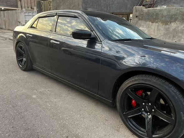 السلام عليكم
للبيع كرايسلر C300 اوباما 
2018 الدولي شرط التحويل هزه جديده V6/3600

ماشيه 100 الف كيلو متر 

السيارة نضيفه 

السياره جاهزه من كل نقص 
حداديه تخم تاير تدفئه تبريد كله جاهز
المواصفات/
كير ماوس 8 نمر
بانوراما قطعتين
تشغيل عن بعد
كشنات تدفئه تبريد
كشنات كهرباء جلد عسلي
لايت زينون عدسه
شاشه كبيره تدعم كاربلي
بصمه تشغيل وأبواب + تشغيل عن بعد 
خزن ميموري
كامرا خلفيه
ستيرن كهرباء
تبريد قطعتين
تحكم ستيرن جهتين مع مثبت سرعه
مري كهرباء
برده خلفيه كهرباء

باقي المواصفات معروفه
السياره جاهزه ومال جناي 

مكان السيارة بغداد الكرخ 
***********
