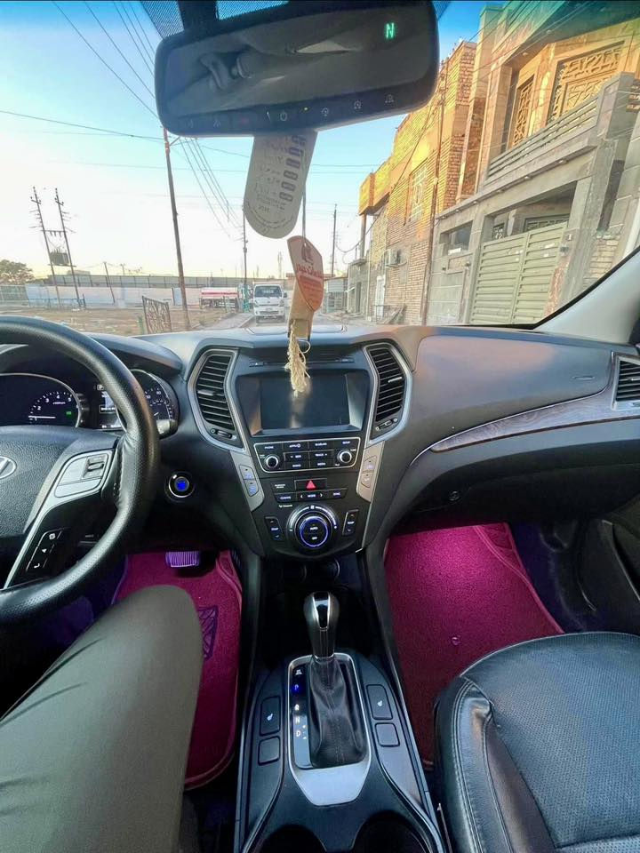 سلام عليكم 

سنتافيه 2018 وارد امريكي ضربتهه مثل ماموضح بسونار موصفان السياره فول من عده فتحه 

1بصمه
٢تشغيل عن بعد 
٣تتفى كشنات 
٤رادارت جانبيه 
٥نضام سماعت Bose
6جنطه كهرباء 
٧شاير بل مري 
٨كشنات جلد 
٩شاشه كار بلي 
١٠باب ترحيب 
١١كامره خلفيه 
١٢سبعه راكب بس كناتهه مال سبعه مسروقات كشنات حيب وشد 

وسياره تخم تاير جديد صدر حداديه كله جديد ممشه سياره ٦٠الف جديده وخير من الله 
سياره عارضهه ب 170وبيهه مجال بصيط رقمي ***********
