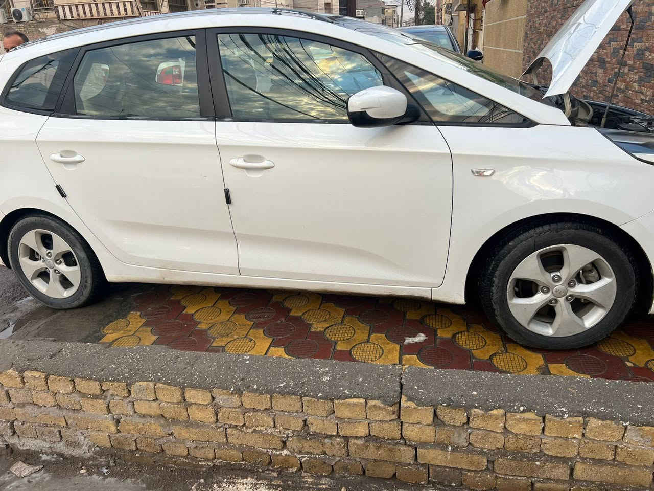 كارنز ٢٠١٤ خليجي
كارنز خليجي ٢٠١٤
بانوراما
محرك ٢٠٠٠ دوش بدون تنقيص او تبخير
ارضية جلد
تغليف كشنات علامة كارنز
ماشية ١١٢ الف
سنوية لغاية ٢٠٣٠
رقم بغداد انكليزي
مكان السيارة بغداد
السعر ١٤٦ ورقة
فقط بارد بسيط بالجاملغ الايسر الخلفي والايمن الامامي 
مكان السيارة بغداد
الاتصال واتس اب ***********
