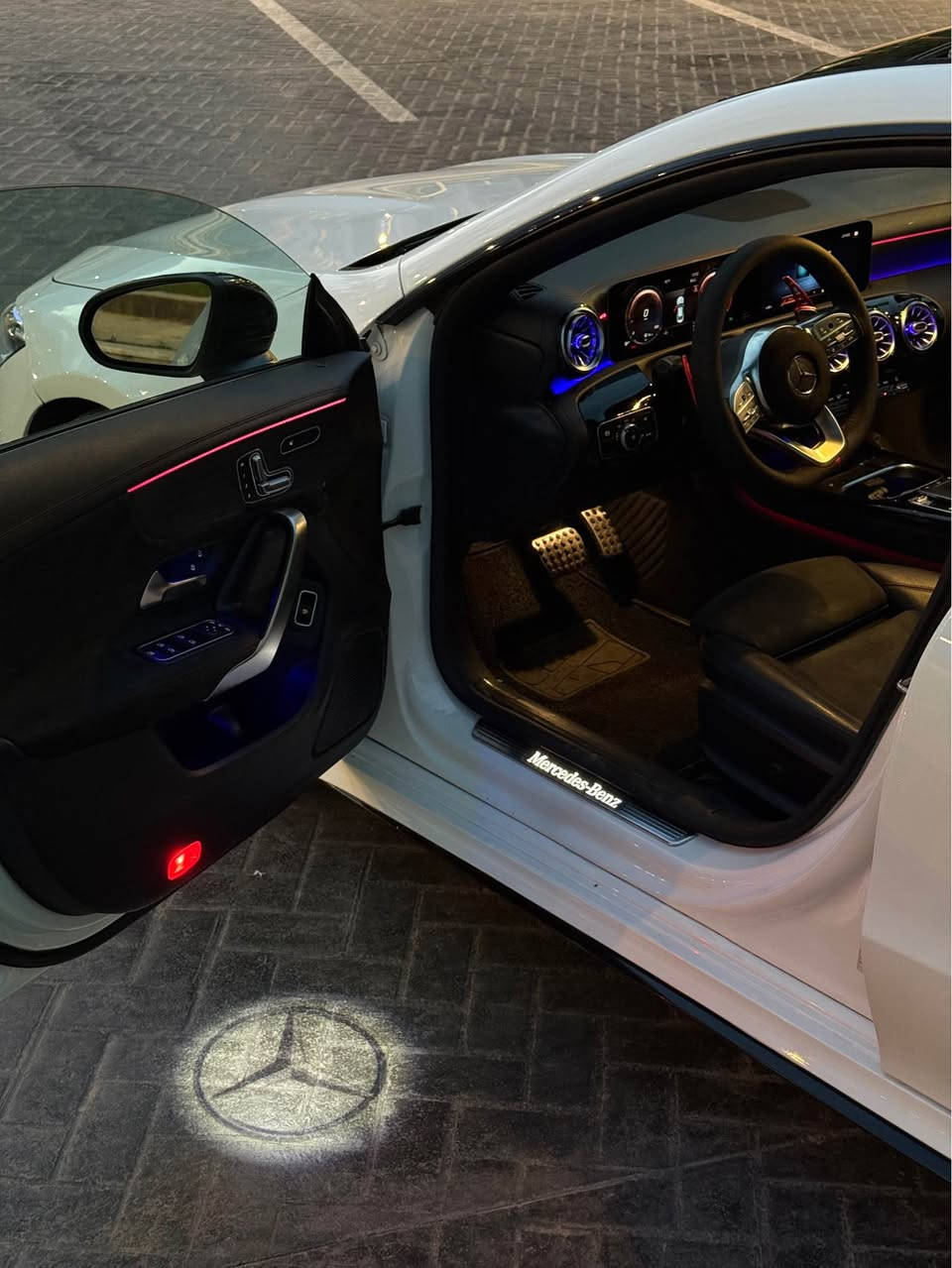 Mercedes CLA 2020 amg 
مرسيدس سي ال اي فول اي ام جي 
بجم ورا كبس 
محرك 2000 توربو مكفول 
سيارة بدون دواخل ايرباك بس بردة 
بية ثلث قطع كلير امريكا و قطعتين تبديل بلادي 
بانورامة كامرات فول فول 
مواصفات معروفة 
ماشية 55 الف مايل 
رقم شانصي WDD5J4GB0LN037760
مكان سيارة اربيل 
بيع او مراوس حسب قناعه 
سعر جوة كل السوگ 218 ورقة مجال حق الجية 
واتساب *********** أربيل, العراق
