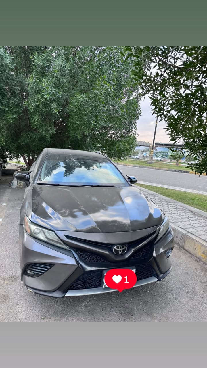 كامري 19 رمادي غامق ميتاليك سياره جديده من جميع النواحي رادار امامي داخل اسود جلد المرغوب اشاير مري توقف ذاتي تحديد مسار تحكمات جهتين عداد مسافه 68 الف حقيقي رقم بابل تواصل معه صاحب السياره ***********
