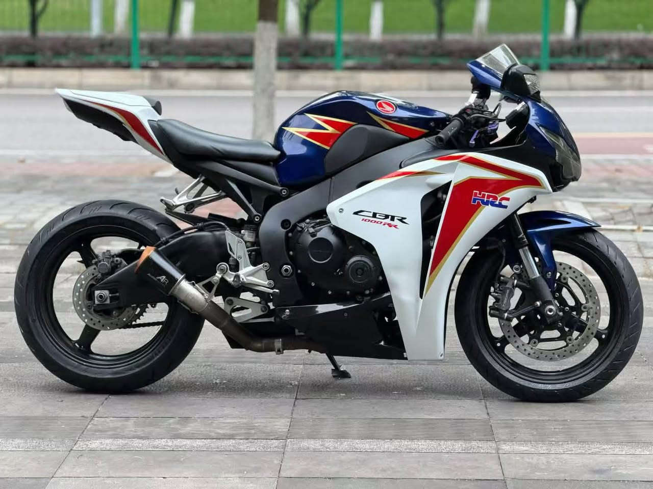 CBR1000RR
2011
$٣٩٠٠🔒

✅ ضمان محرك وقير – بدون أي حادث
✅ الدراجة موجودة خارج البلد

🚢 مدة الوصول إلى السليمانية:
⏳ من 45 إلى 90 يوم بعد الدفع

📞 أرقام التواصل:

 • ***********

‏‎📢 تنويه مهم:
أعزائي الكرام، جميع الدراجات النارية الموجودة خارج البلد تصل خلال 45–90 يوم.
.

أعلم أن بعض الناس تفاجأوا من الأسعار،
وأؤكد لكم بإذن الله سأحاول جعلها أرخص قدر الإمكان 🤝

🌹 شكر خاص لإدارة الكروب
کروپ فیسبوک https://www.facebook.com/share/g/1D8xBUZevA/?mibextid=wwXIfr
🎥 تابعونا على تيك توك:
‏👉 https://www.tiktok.com/@madeinjapan919
‏👉 https://www.tiktok.com/@samuraiskill1

📌 يمكنكم متابعتي على تيك توك لمشاهدة أحدث الدراجات
