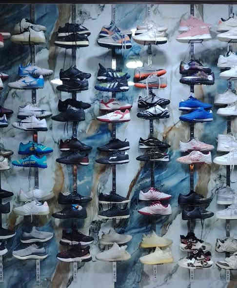 احذيه باله محبحب اصلي بأسعار مناسبه 
ترانشوس اصلي اوربي بأسعار مناسبه 
العنوان الصوفيه سده يم. ملعب محمد حميد 
من الساعه 2 الئ الساعه ال 10 ليلا 
لتواصل*********** 
بأداره ابو جود
