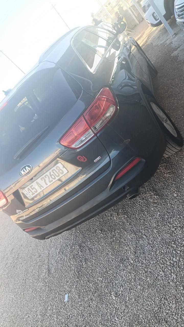 سورنتو 17 امريكي بيها بس دعاميه القدام فقط اربعه سلندر السعر 175 وبها مجال بسيط تواصل على الرقم بدون فيس ***********
