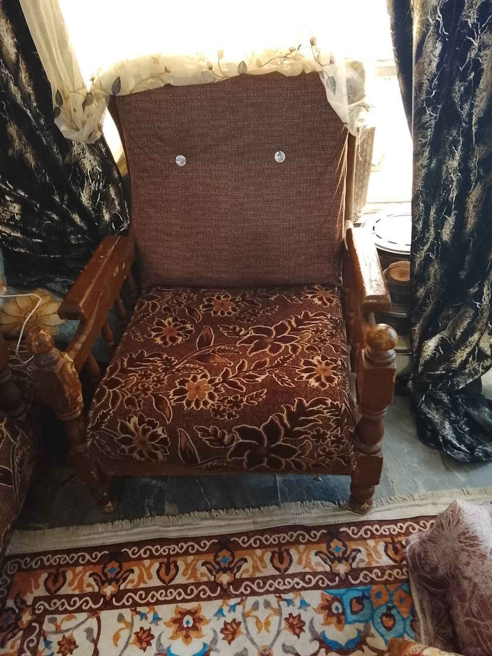 السلام عليكم تخم 10مقعد نضيف  للبيع مكاني كراده داخل رايده ب250وبيه مجال ***********
