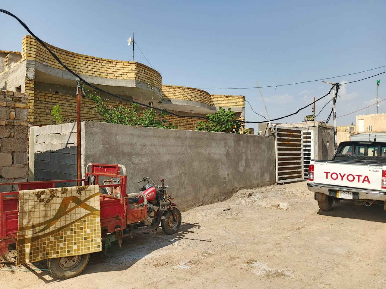 دونم للبيع فيه 3 بيوت وباقي منه 5قطع في حي القصور بناء حديث كامل الخدمات
للاتصال ***********

