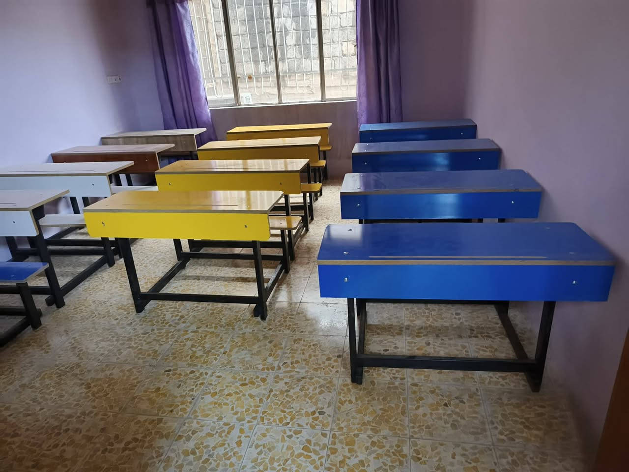 رحلات جداد للبيع كلش مرتبين وحلوين
انا ابيعهم كلهم شلع 

٣٠ رحله مختلفة الأحجام والألوان و١٦ كرسي جامعي يصير الروضات والمعاهد والدورات على ٤٠ كل قطعه قفل قفل 

سبب البيع المعهد راح يتحول روضه وحضانه 

قفل سعر نهائي وخشب ثقيل كلش


**إذا كنت صاحب هذا الإعلان وتريد حذفه لأي سبب، رجاءا أرسل رسالة إلى الدعم الفني**