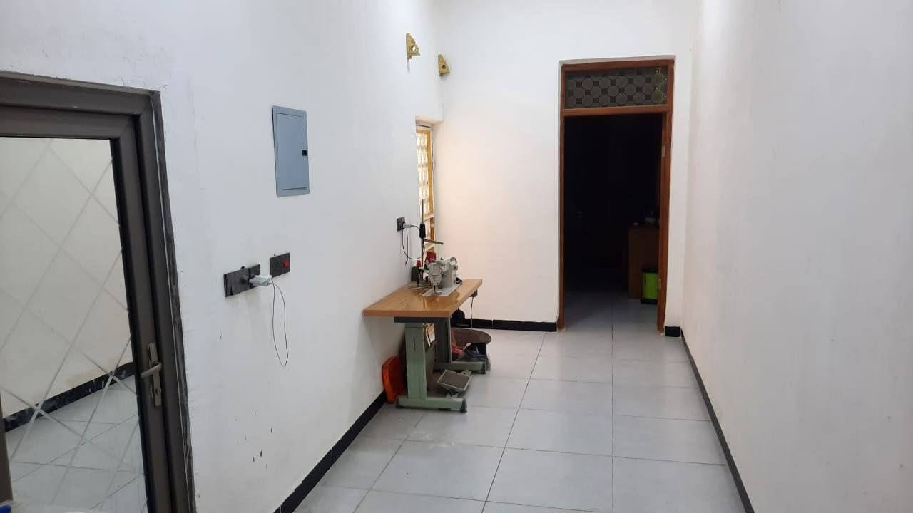 السلام عليكم بيت للبيع طابو زراعي سند 25مساحته ١٠٠متر نزال5× 20 بناء جديد عنوان حي الجامعه شارع حيدر ابن حجي هندي قريب ع فلكه الجندي السعر 55 وبيه مجال للاستفسار الاتصال ع الرقم 
 ***********
